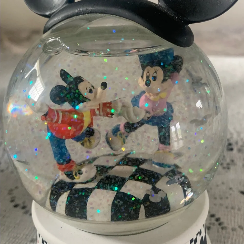 Disney Mickey & Minnie Musical Snow Globe 